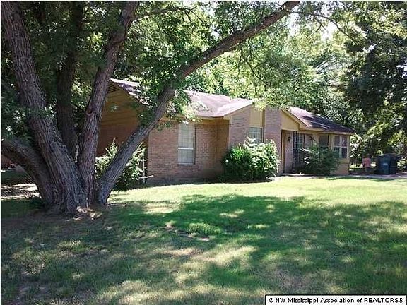 2nd image of 487 Hillbrook Dr