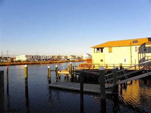 4th image of 4129 Sunset Ave