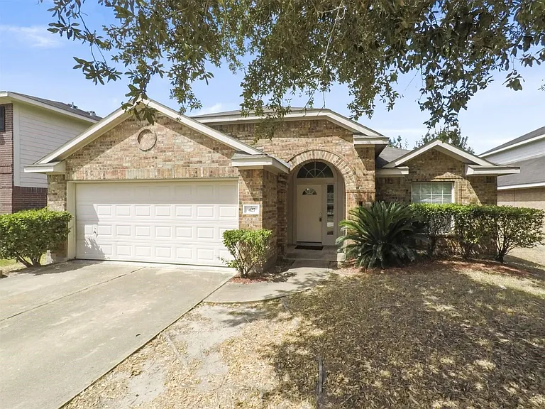 427 Northvalley Dr — Photo 2