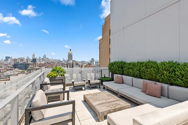 Sold by Compass | media 9