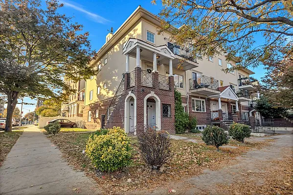 Sold by City Roots Realty | media 21