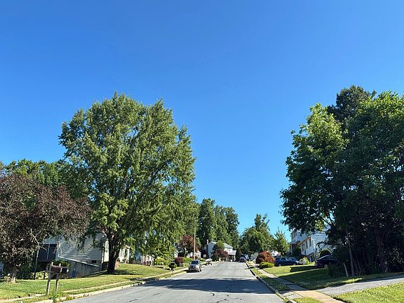 5th image of 330 Crest Cir