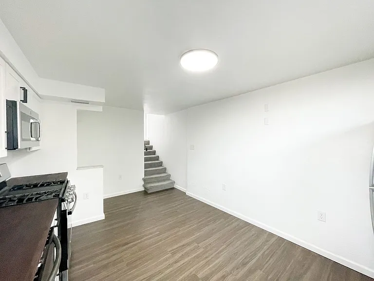 418 Parkwood Rd — Photo 4