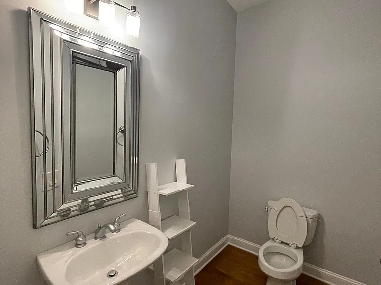 390 Wembley Cir — Photo 23