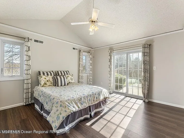 48 Rutland Ln — Photo 12