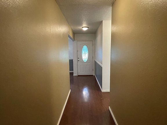 3rd image of 9439 Charterlawn Cir