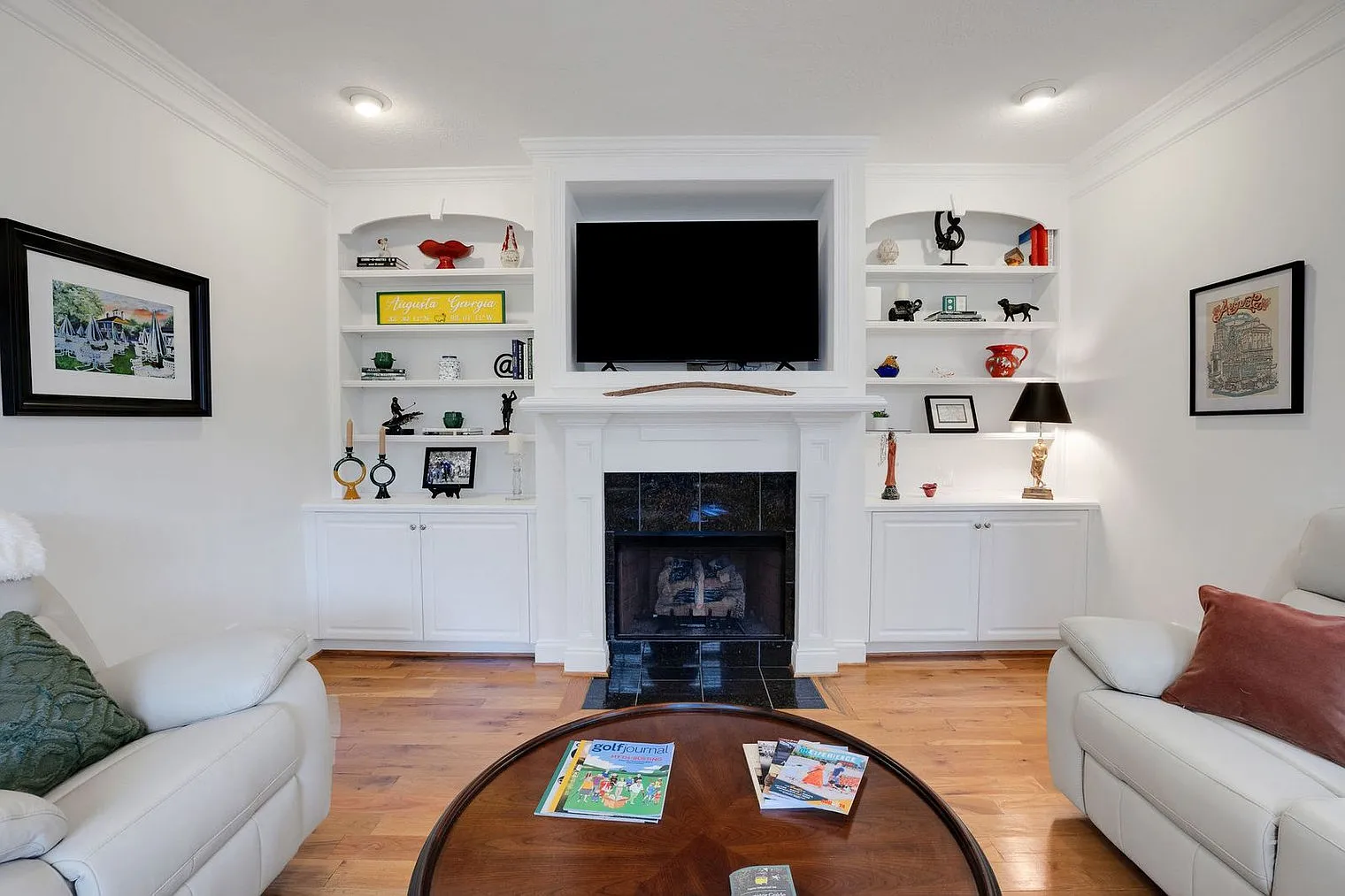 3 bed, 2.0 bath, 1819 sqft, $4,990 — Photo 2