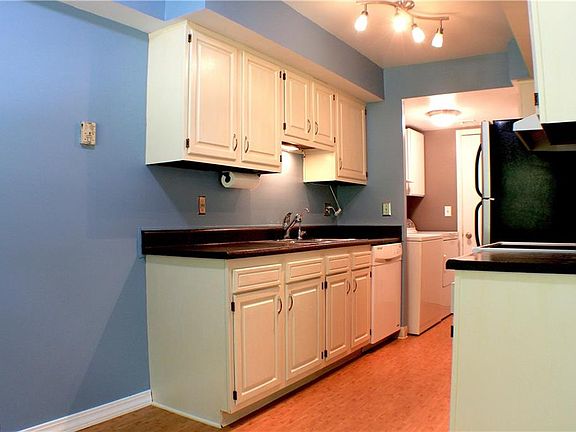 4th image of 13664 Oakbrook Dr #3664