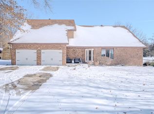 6413 Oak Dr, Moro, IL 62067