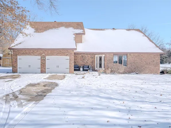 6413 Oak Dr, Moro, IL 62067