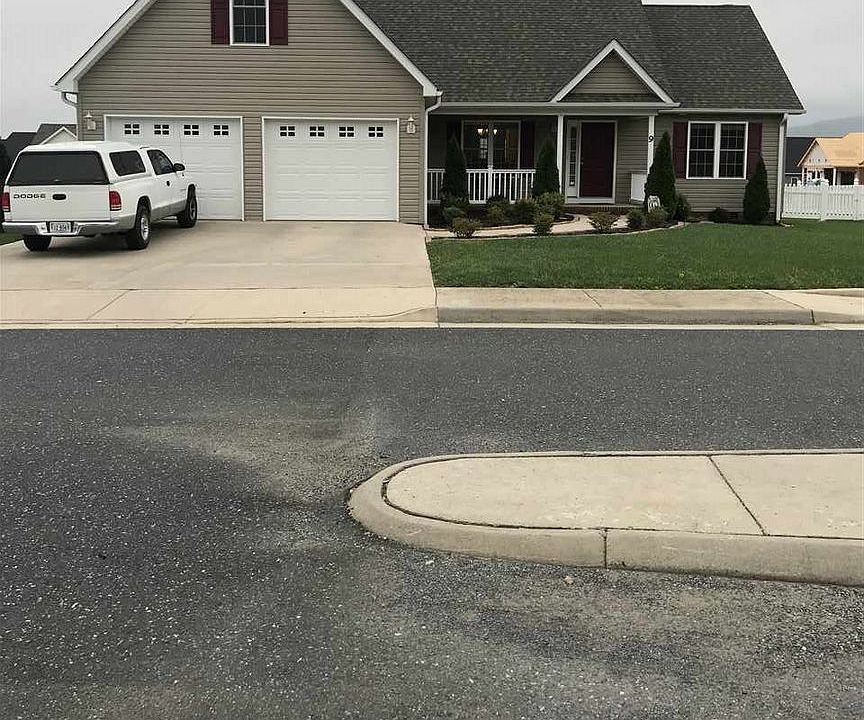 1st image of 9 Boulder Dr