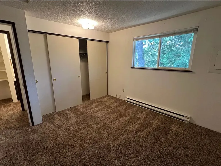 19109 SE Yamhill St #D — Photo 3