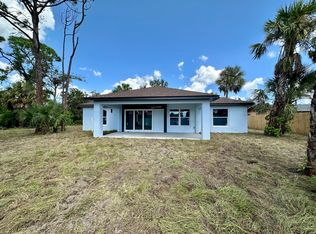2579 Lakeshore Cir, Port Charlotte, FL 33952