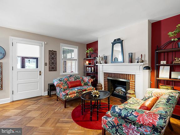 3rd image of 700 W 31st St