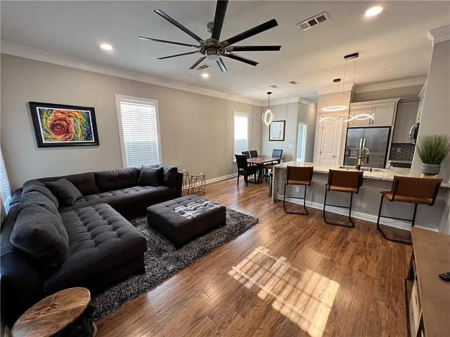 3232 Conti St — Photo 7