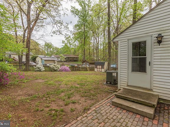4th image of 122 Woodland Dr