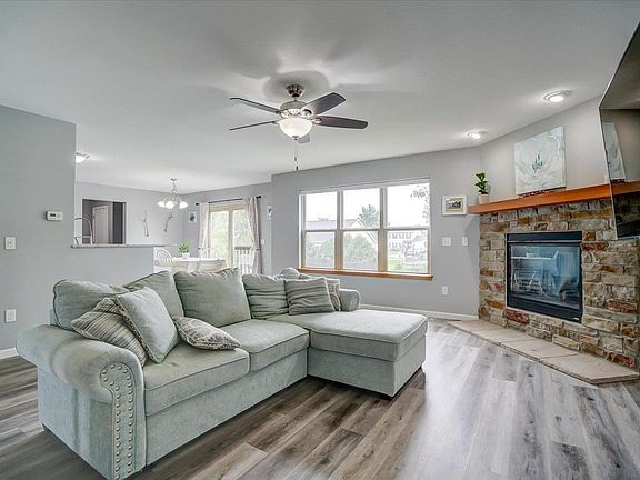 2nd image of 401 Oakbrook Dr