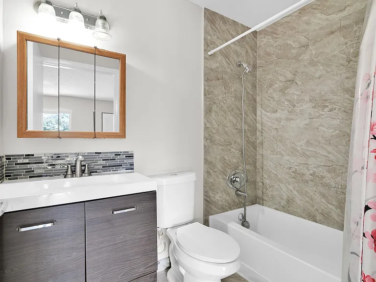 414 Meadows Cir — Photo 12