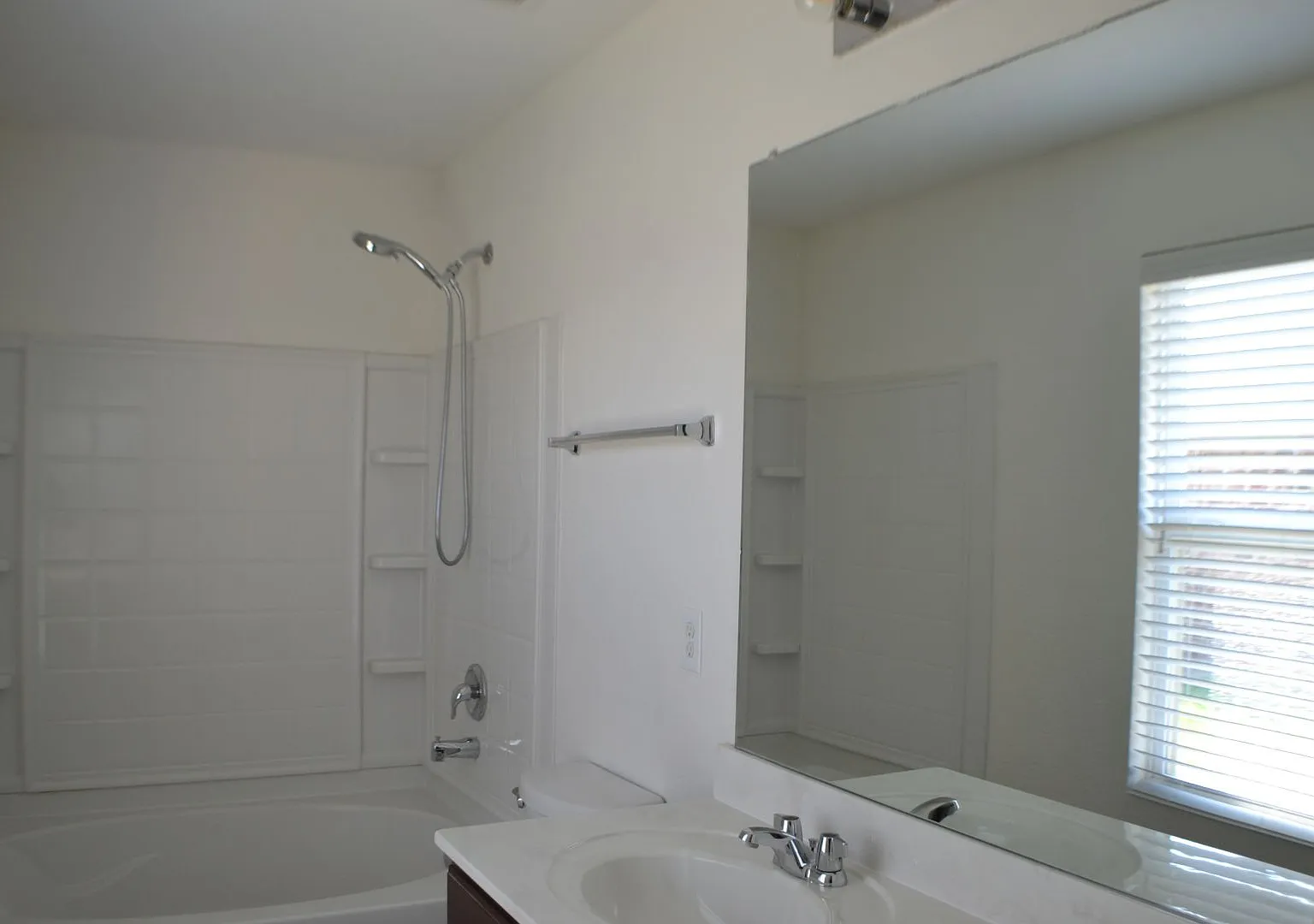 House for Lease in Sherman — Photo 4