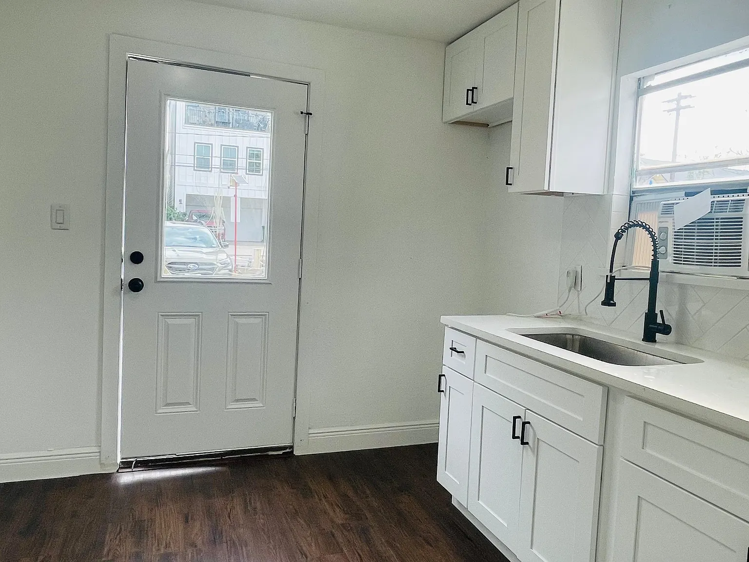 1 bed, 888 sqft, $1,100 — Photo 3