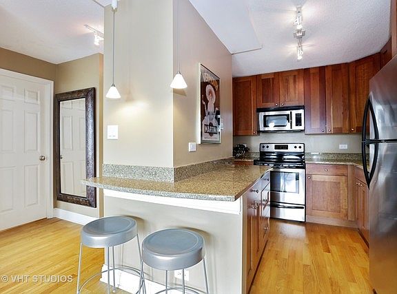 5th image of 450 W Briar Pl #G45
