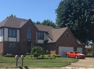 19722 Fairbrook Dr, Macomb, MI 48044