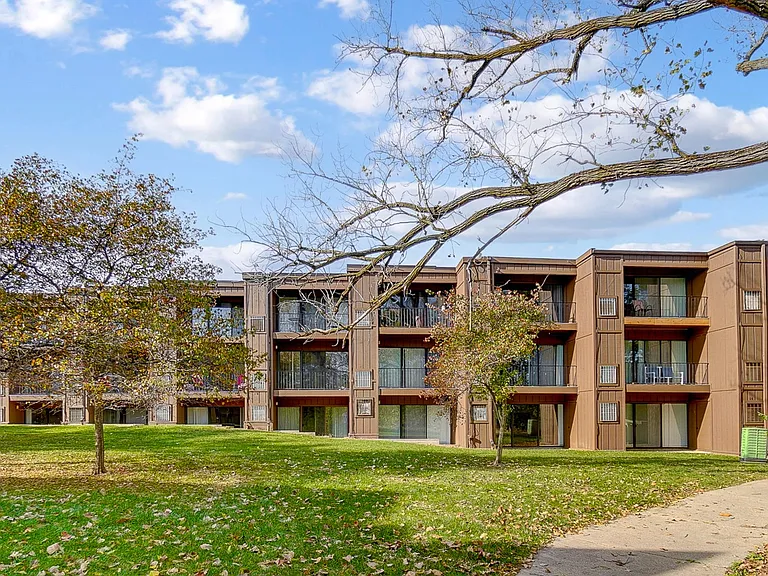 Campus View Apartments — Photo 8