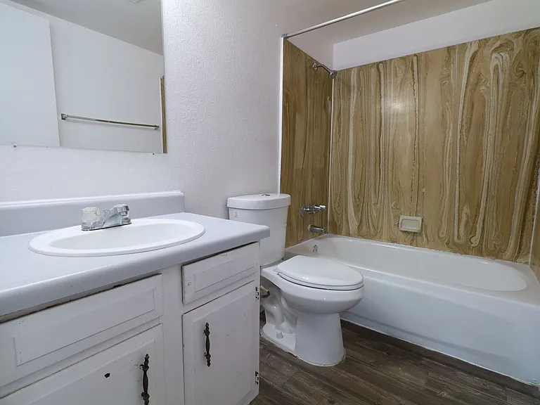 1620 N Beverly Ave #10 — Photo 9