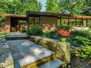 24 Elizabeth Pl, Armonk, NY 10504