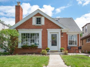 2472 N 62nd St, Wauwatosa, WI 53213