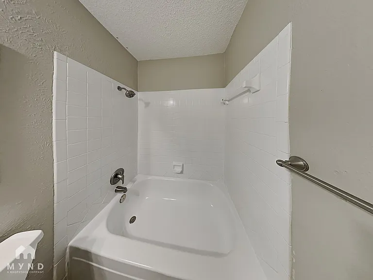 7417 Shadow Bend Dr — Photo 16