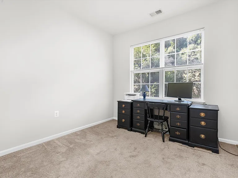 123 Conover Ter — Photo 16