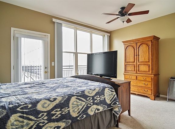 5th image of 3234 N Kilbourn Ave Unit 3234