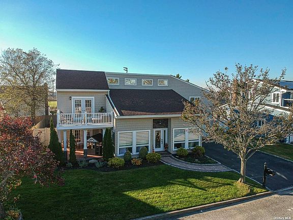 3rd image of 805 Anthony Dr