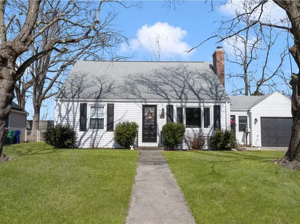 35 Vancouver Ave, Warwick, RI 02886