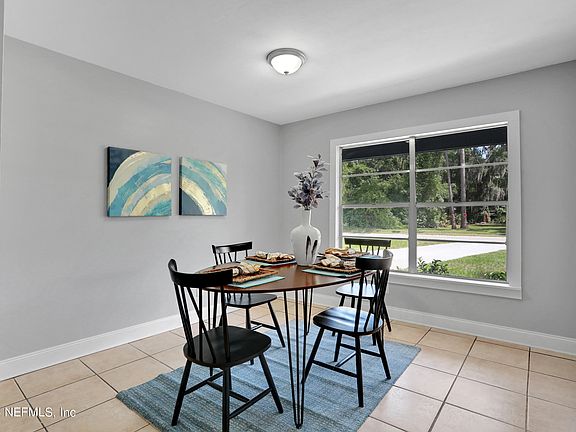 5th image of 204 W OAK Street