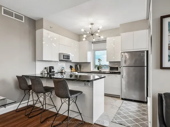 24 Woodstream Blvd #312, Vaughan, ON L4L 8C4