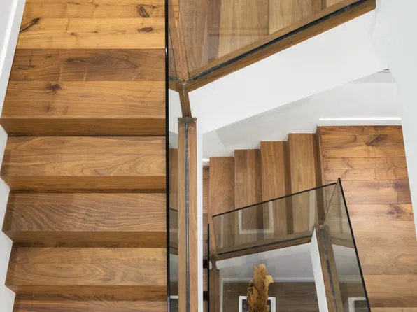 619 East 6th Street image 10 of 18