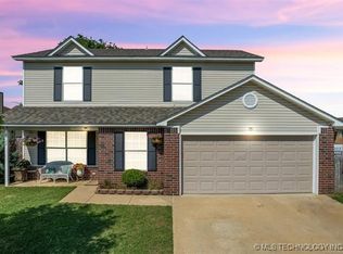 2102 S Missouri Pl, Claremore, OK 74019