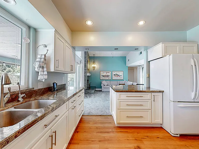 349 S Lone Hill Ave — Photo 10