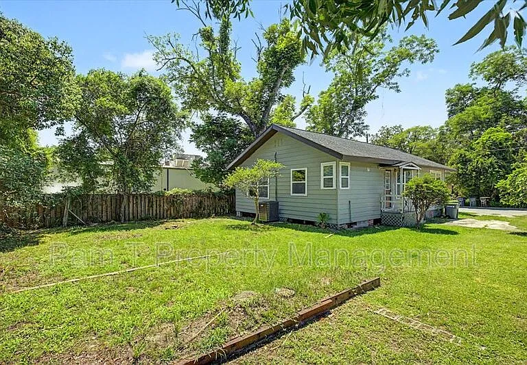 16 Helmken St — Photo 20