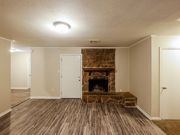 5th image of 323 N Burbank Dr