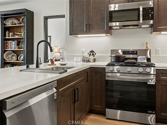 3rd image of 402 W Grand Ave #401