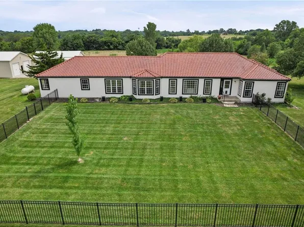 1005 W Main St, Cleveland, MO 64734