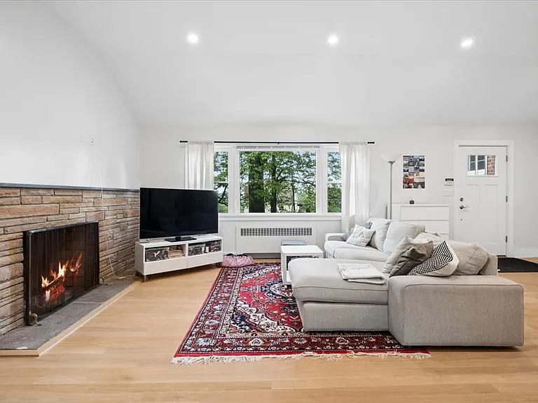 54 Park Cir — Photo 13