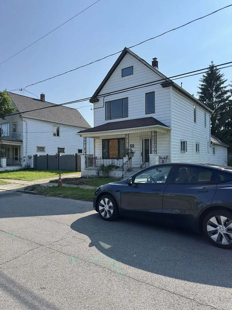 38 Peck St — Photo 1
