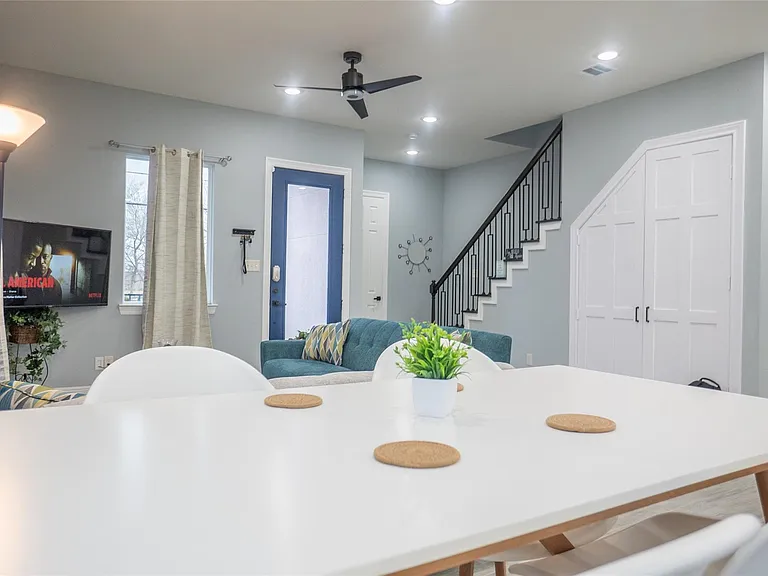 2214 Des Chaumes St — Photo 5