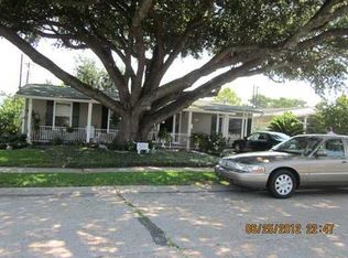 413 Bluebonnet St, Gretna, LA 70056