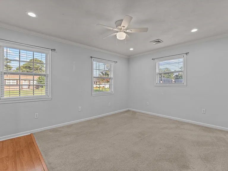 780 Meade Ln — Photo 14
