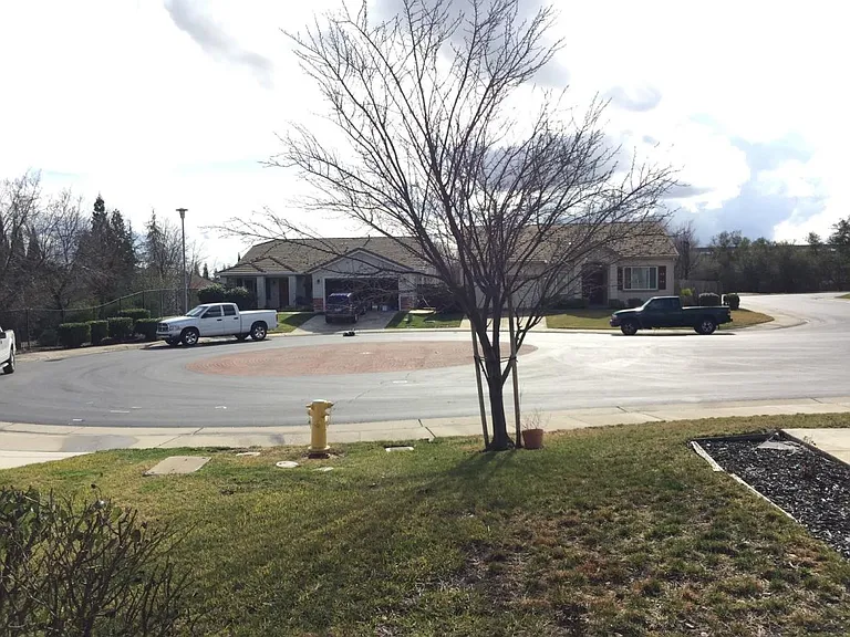 Huge cul-de-sac in front of the house